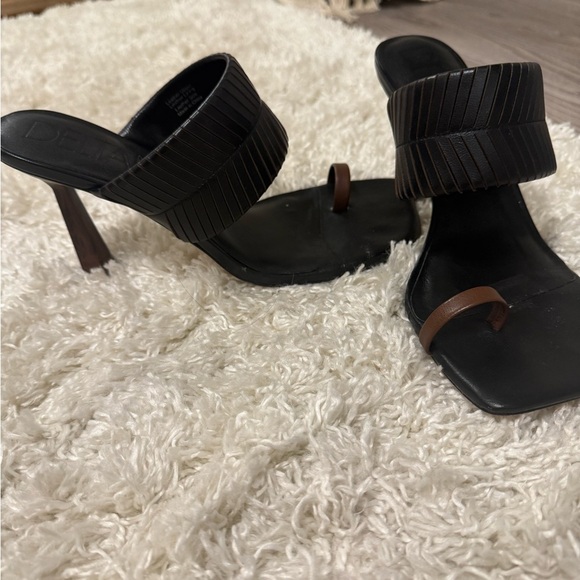 Deltan Women's Kelsea Leather Toe Loop Dress Sandals Black Size 10 M - Picture 16 of 16